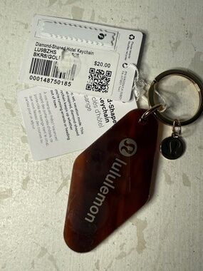 New With Tags Lululemon Diamond Shaped Hotel Keychain Live In The Moment